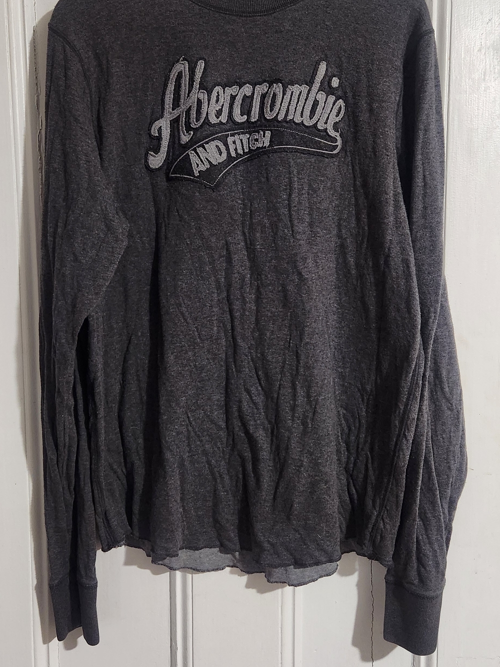 Vintage Abercrombie & Fitch Men’s Long-Sleeve Dark Gray Graphic Shirt Xl
